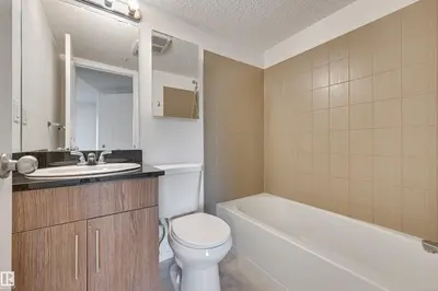 Interior photo 2 of #303 530 WATT BV SW