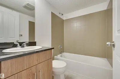 Interior photo 4 of #303 530 WATT BV SW