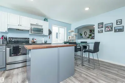 Interior photo 4 of 12204 18 AV SW