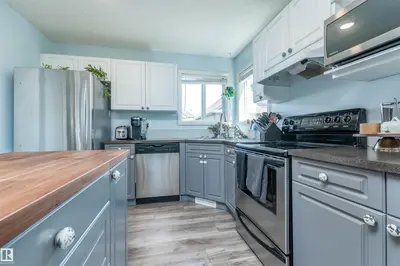 Interior photo 2 of 12204 18 AV SW