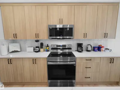 Interior photo 4 of 16252 19 AV SW
