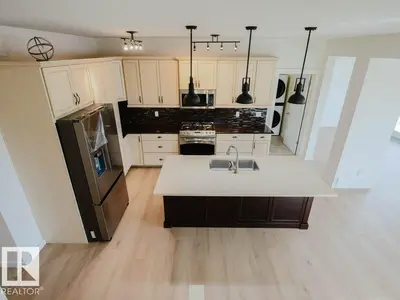 Interior photo 2 of 15867 11 AV SW