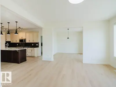 Interior photo 4 of 15867 11 AV SW