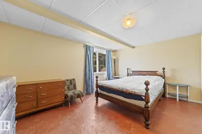 Interior photo 3 of 5024 52 ST