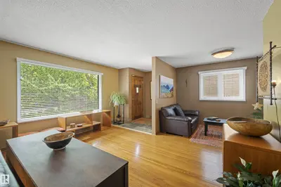 Interior photo 4 of 11622 76 AV NW