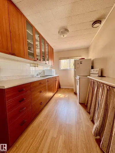 Interior photo 4 of 
