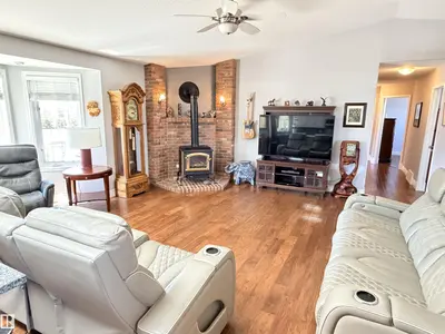 Interior photo 4 of 59222 RGE ROAD 264