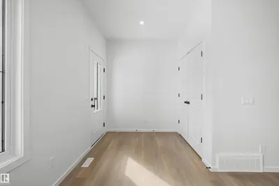 Interior photo 1 of 276 CHAPPELLE DR SW