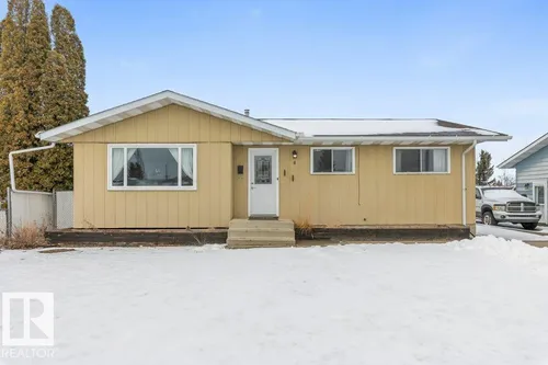 8 PRINCESS DR, Lamont - $299,900