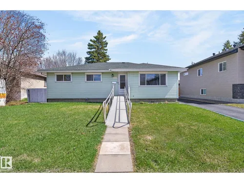 10719 152 ST NW, Edmonton - $420,000