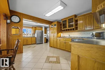 Interior photo 4 of 5001 42 AV
