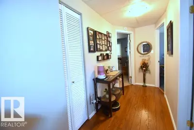 Interior photo 2 of 64 Robin Lane (Mewatha Beach)