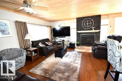 Interior photo 4 of 64 Robin Lane (Mewatha Beach)