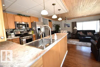 Interior photo 3 of 64 Robin Lane (Mewatha Beach)