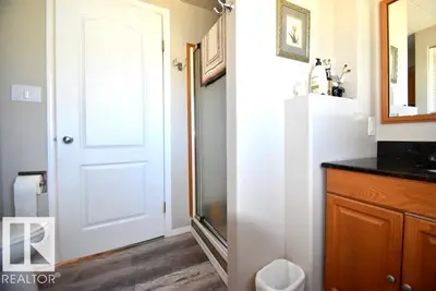 Interior photo 1 of 64 Robin Lane (Mewatha Beach)
