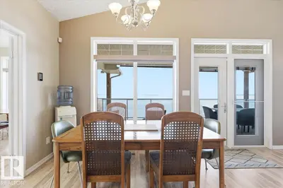 Interior photo 4 of 72 Beach Ave