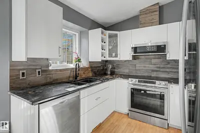 Interior photo 3 of 4109 44 AV