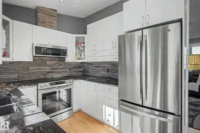 Interior photo 4 of 4109 44 AV