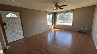 Interior photo 4 of 4401 44 AV