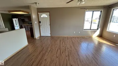Interior photo 3 of 4401 44 AV