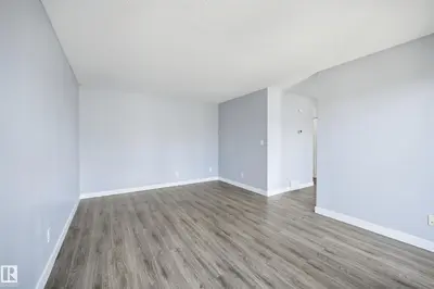 Interior photo 4 of 