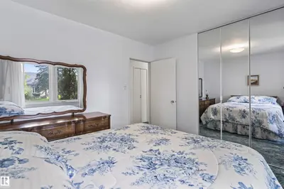 Interior photo 4 of 