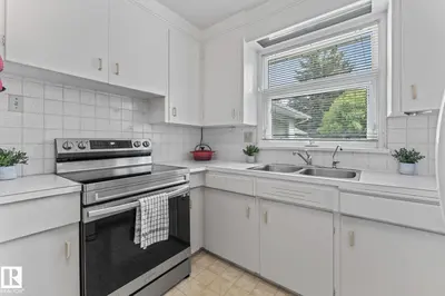 Interior photo 3 of 