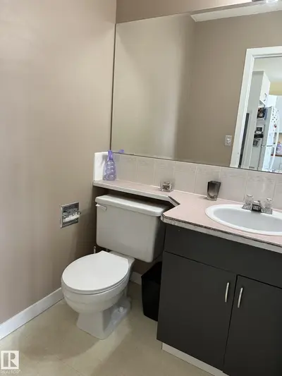 Interior photo 4 of 4804 Landsdowne AV