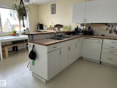 Interior photo 2 of 4804 Landsdowne AV