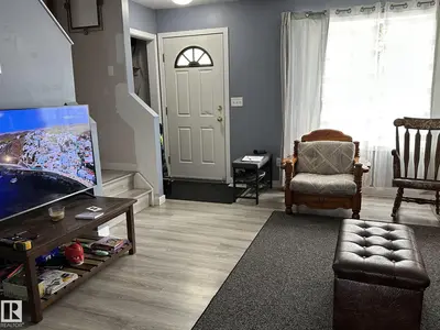 Interior photo 1 of 4804 Landsdowne AV
