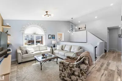 Interior photo 3 of 4328 48A Ave