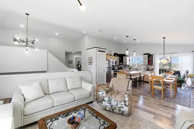 Interior photo 4 of 4328 48A Ave