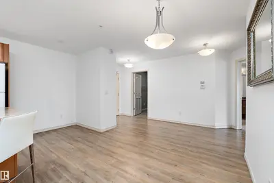 Interior photo 4 of 