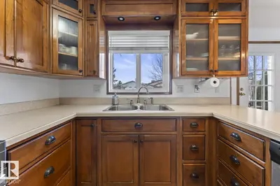 Interior photo 4 of 4003 LAKESHORE DR