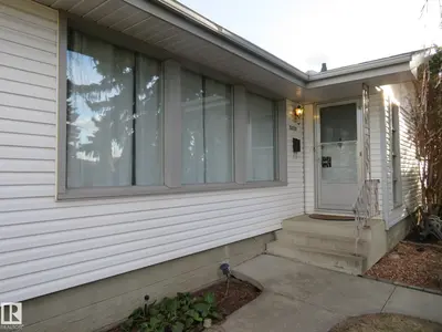 Interior photo 2 of 11423 50 AV NW