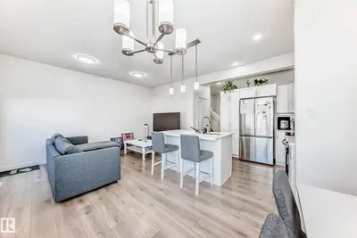 Interior photo 4 of #19 740 DANIELS WY SW