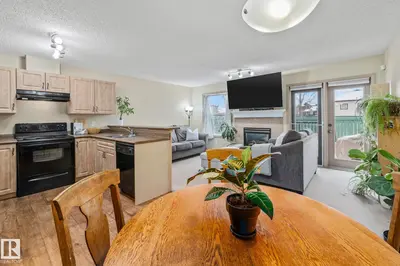 Interior photo 2 of #7 15 WOODSMERE CL