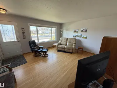 Interior photo 4 of 16112 87 AV NW