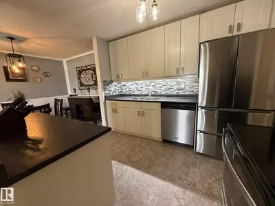 Interior photo 4 of #5 2204 118 ST NW
