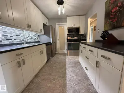 Interior photo 2 of #5 2204 118 ST NW