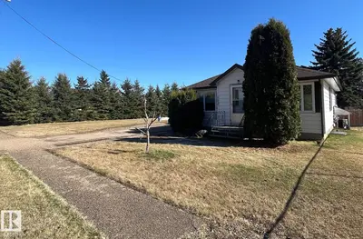 Interior photo 1 of 5027 49 Ave