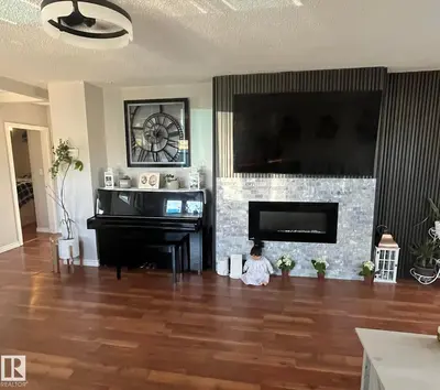 Interior photo 3 of 5027 49 Ave
