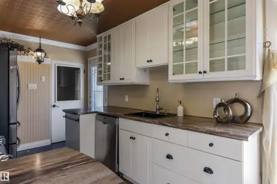 Interior photo 2 of 5 GREENVIEW CR
