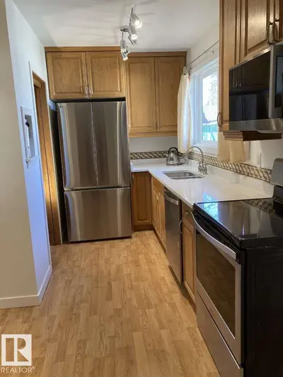 Interior photo 4 of 15212 86 AV NW