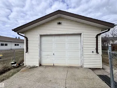 Interior photo 1 of 5121 52 ST