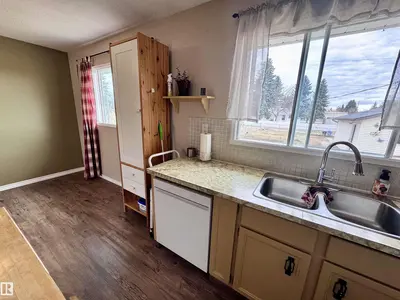 Interior photo 3 of 5121 52 ST