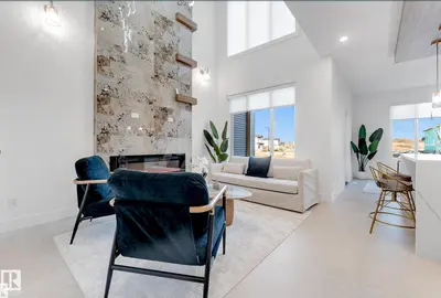 Interior photo 2 of 4727 17 AV SW SW