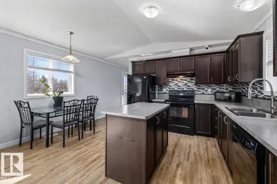 Interior photo 1 of 5112 50 ST