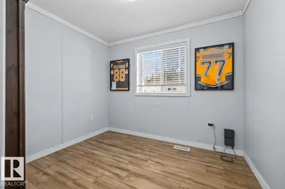 Interior photo 2 of 5112 50 ST