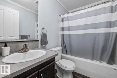 Interior photo 4 of 5112 50 ST